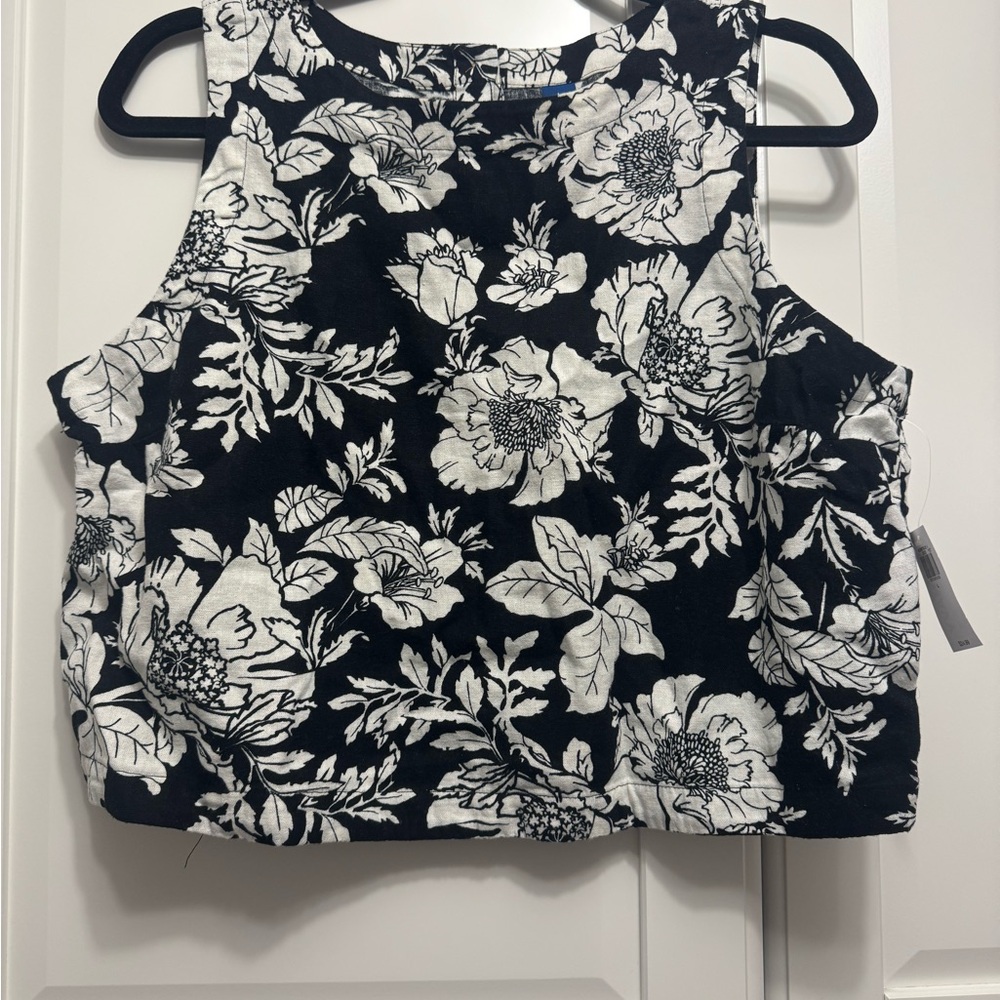 Floral Black and White Women's Crop Top